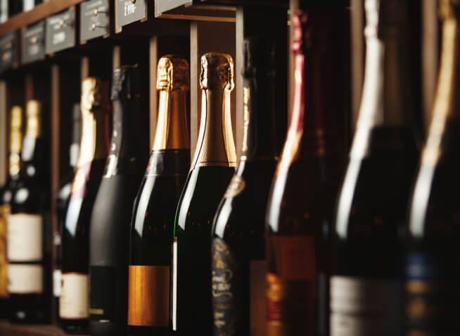 Une cave à vin engagée dans la sélection de producteurs français